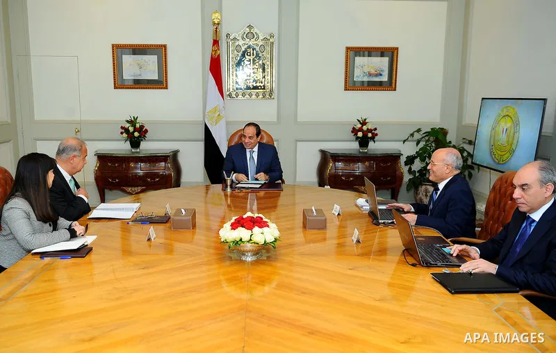 Egyptian President Abdel Fattah al-Sisi chairs a meeting with Prime Minister Sharif Ismail, Minister of State for Military Production Mohammed Al-Assar and Minister of Investment Dalia Khurshid in Cairo, Egypt, on Decemb...