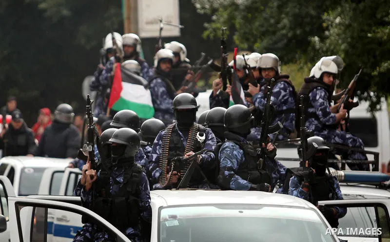 Palestinian police officers march during a rally marking the Eighth anniversary of the Israeli attack on Gaza strip in 2009, in Gaza city on December 28, 2016. Photo by Ashraf Amra