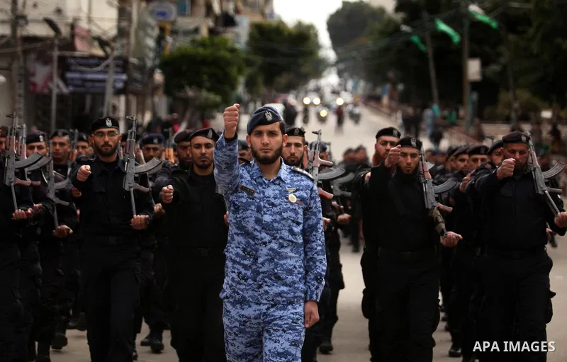 Palestinian police officers march during a rally marking the Eighth anniversary of the Israeli attack on Gaza strip in 2009, in Gaza city on December 28, 2016. Photo by Ashraf Amra