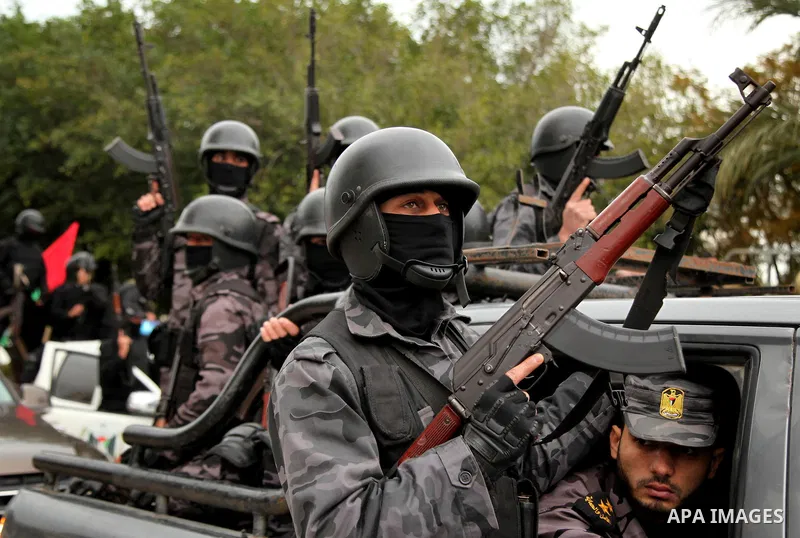 Palestinian police officers march during a rally marking the Eighth anniversary of the Israeli attack on Gaza strip in 2009, in Gaza city on December 28, 2016. Photo by Ashraf Amra