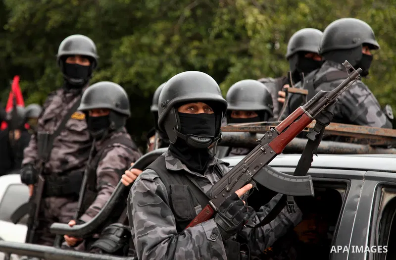 Palestinian police officers march during a rally marking the Eighth anniversary of the Israeli attack on Gaza strip in 2009, in Gaza city on December 28, 2016. Photo by Ashraf Amra
