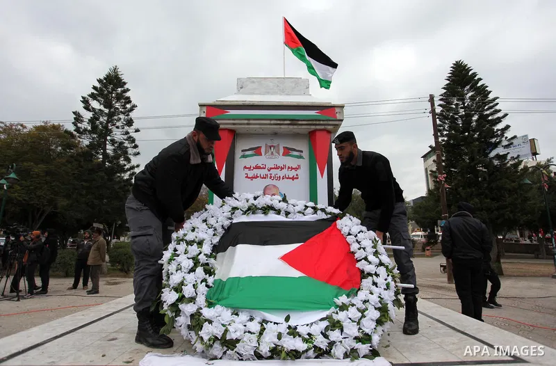 Palestinian police officers lays a wreath at the tomb of the Unknown Soldier during a rally marking the Eighth anniversary of the Israeli attack on Gaza strip in 2009, in Gaza city on December 28, 2016. Photo by Ashraf A...