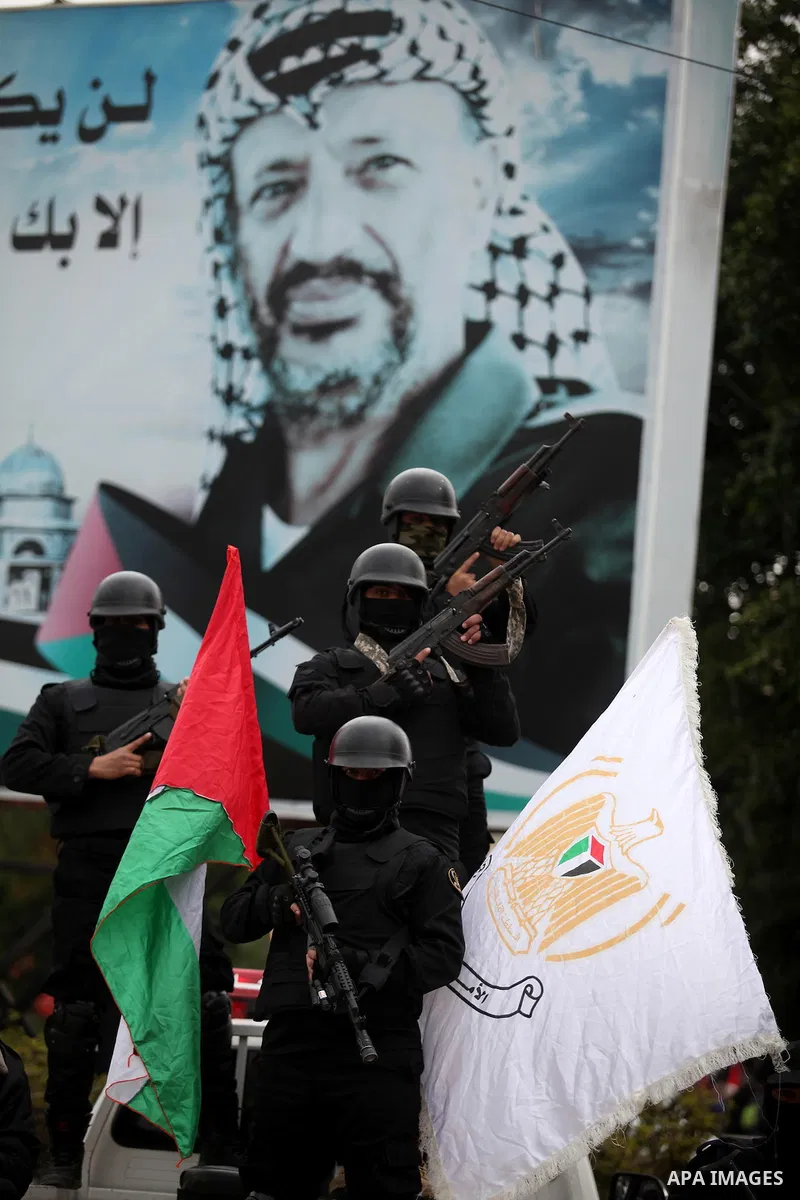 Palestinian police officers march during a rally marking the Eighth anniversary of the Israeli attack on Gaza strip in 2009, in Gaza city on December 28, 2016. Photo by Ashraf Amra