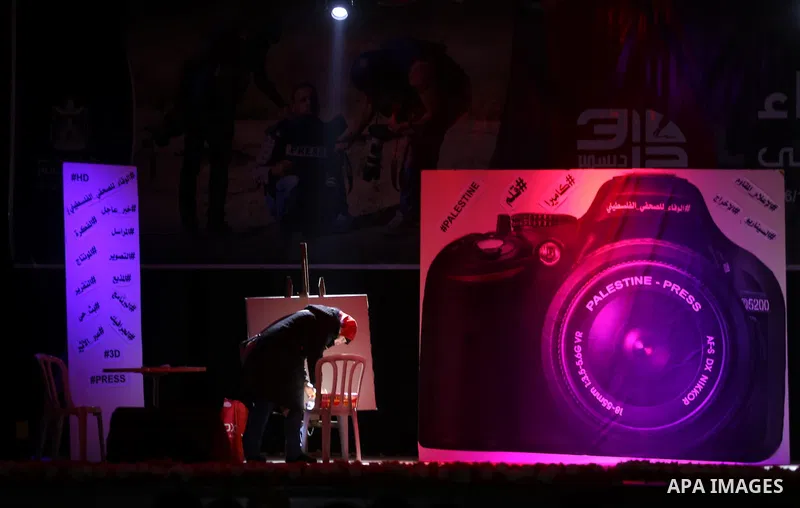 Palestinians attend the operetta entitled "camera and pen" during the events on the al-Wafa' of the Palestinian journalist, in Gaza city on December 29, 2016. Photo by Mohammed Asad