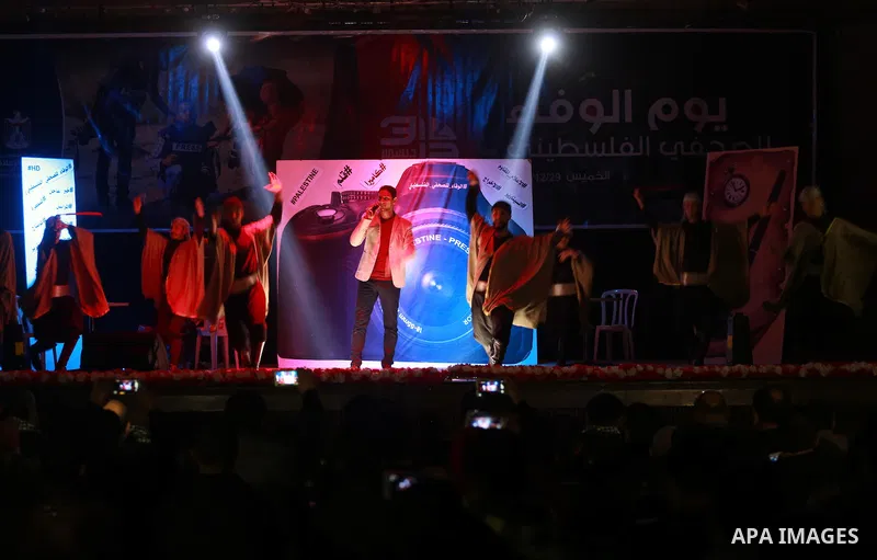 Palestinians attend the operetta entitled "camera and pen" during the events on the al-Wafa' of the Palestinian journalist, in Gaza city on December 29, 2016. Photo by Mohammed Asad