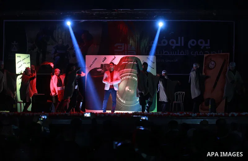 Palestinians attend the operetta entitled "camera and pen" during the events on the al-Wafa' of the Palestinian journalist, in Gaza city on December 29, 2016. Photo by Mohammed Asad