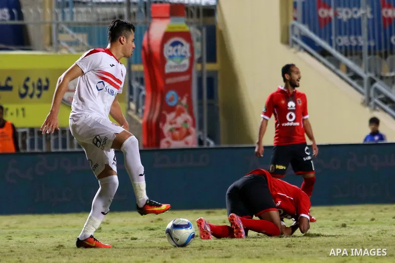 Al-Ahly players compete with Zamalek players during their Egyptian Premier League football match at the Petro Sport stadium in Cairo on December 29, 2016. Photo by Amr Sayed