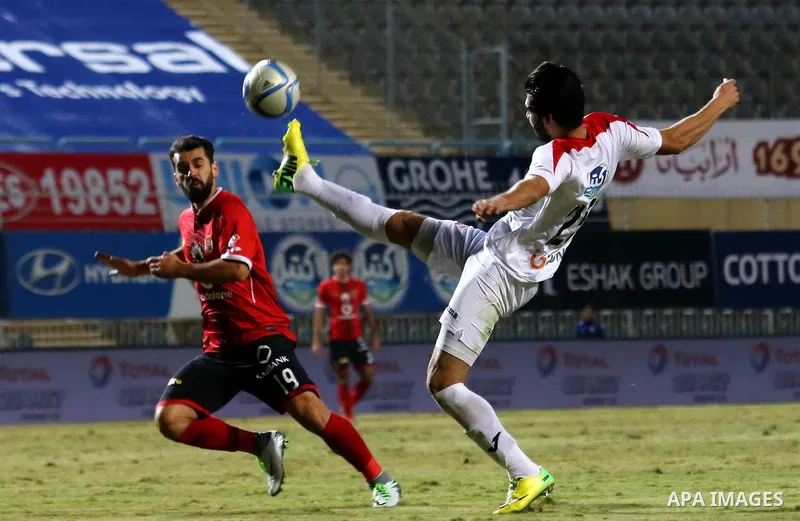 Al-Ahly players compete with Zamalek players during their Egyptian Premier League football match at the Petro Sport stadium in Cairo on December 29, 2016. Photo by Amr Sayed