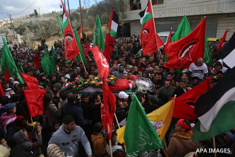 Mourners carry the body of Palestinian Maen Nasser al-Din Abu Qaraa, 23, during his funeral after Israel released his body, in the West Bank city of Ramallah, on December 31, 2016. Abu Qaraa was killed by Israeli forces...