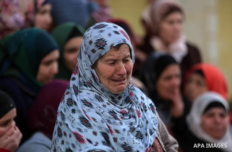 Relatives of Palestinian Maen Nasser al-Din Abu Qaraa, 23, mourn during his funeral after Israel released his body, in the West Bank city of Ramallah, on December 31, 2016. Abu Qaraa was killed by Israeli forces on Nov....