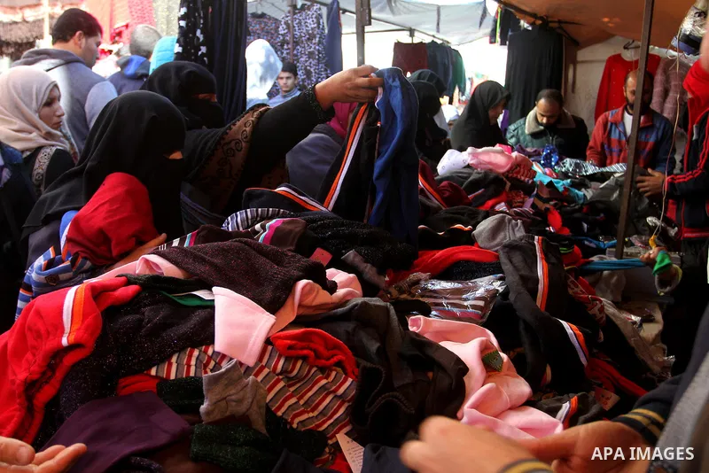 Palestinians shop at a market in Rafah in the southern of Gaza strip, on December 31, 2016. Photo by Abed Rahim Khatib