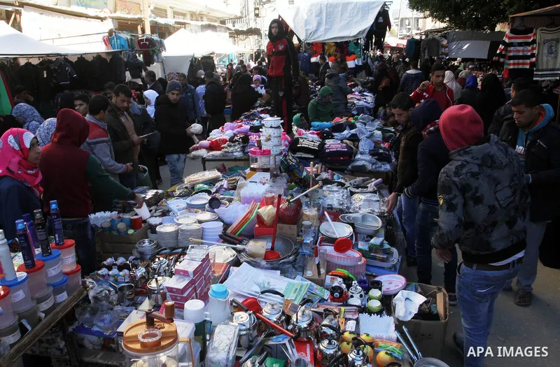 Palestinians shop at a market in Rafah in the southern of Gaza strip, on December 31, 2016. Photo by Abed Rahim Khatib