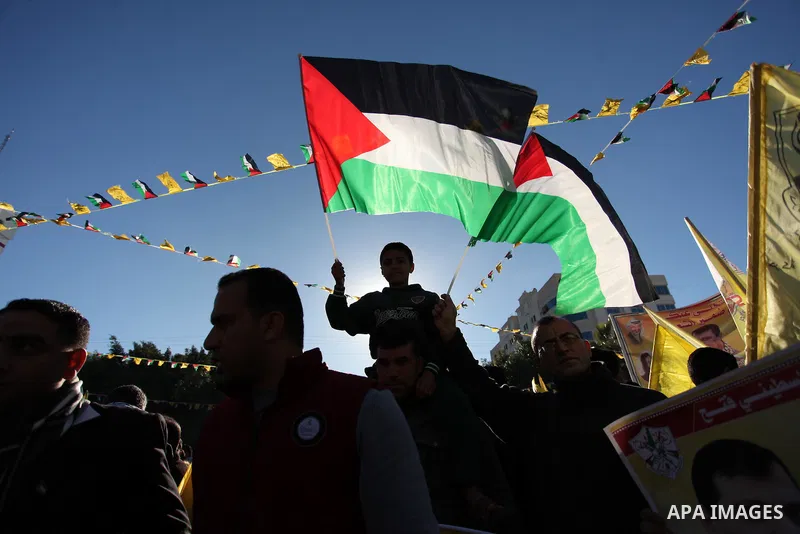 Supporters of the Fatah movement take part in a rally in Gaza City on December 31, 2016, marking the 52nd anniversary of its creation.. Photo by Ashraf Amra