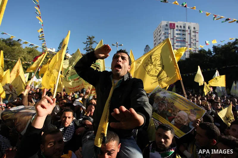 Supporters of the Fatah movement take part in a rally in Gaza City on December 31, 2016, marking the 52nd anniversary of its creation.. Photo by Ashraf Amra