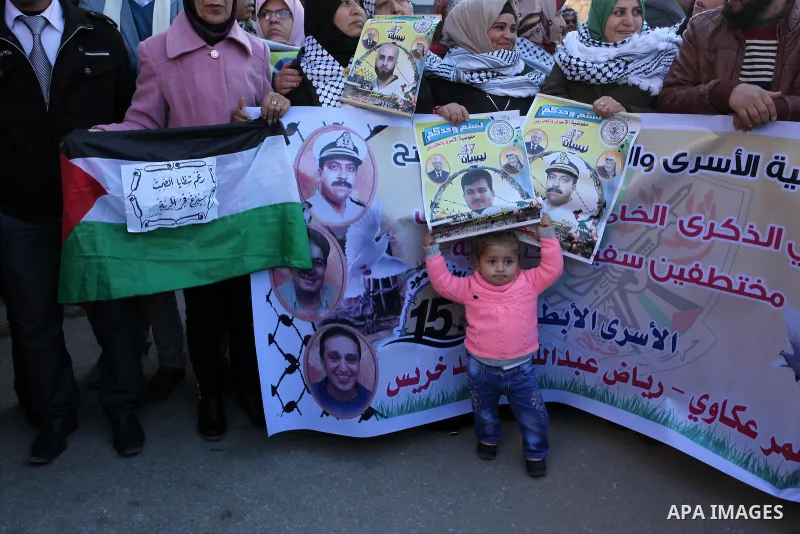 Palestinians take part during a protest to show solidarity with prisoners held in Israeli Jails, in front of Red cross office in Gaza city, on January 2, 2017. Photo by Ashraf Amra