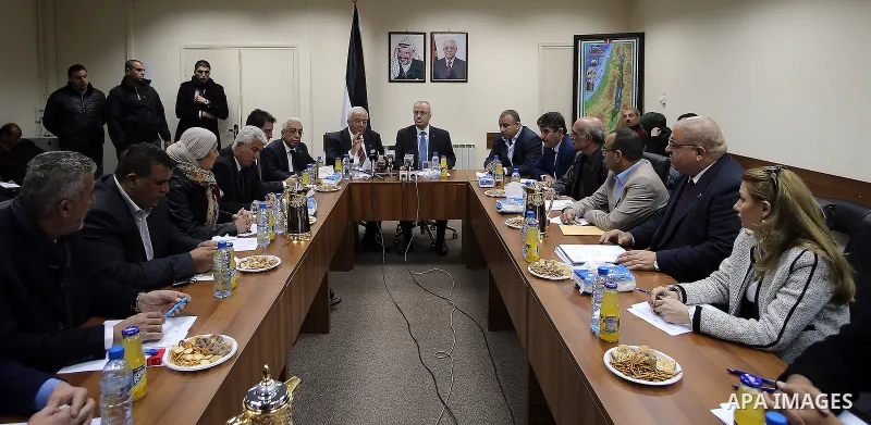Palestinian Prime Minister, Rami Hamadallah, meets with Palestinian Labor Minister Mamoun Abu Shahla, in the West Bank city of Ramallah, on January 5, 2017. Photo by Prime Minister Office