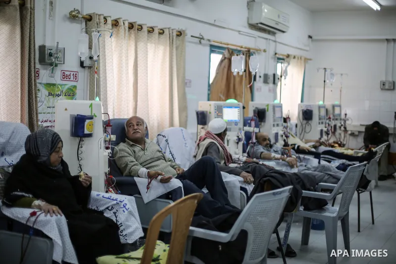 Palestinian patients get kidneys washed at the dialysis department in the Al-Shifa hospital during the worsening crisis of power outages in Gaza City on January 8, 2017. Photo by Mohammed Dahman