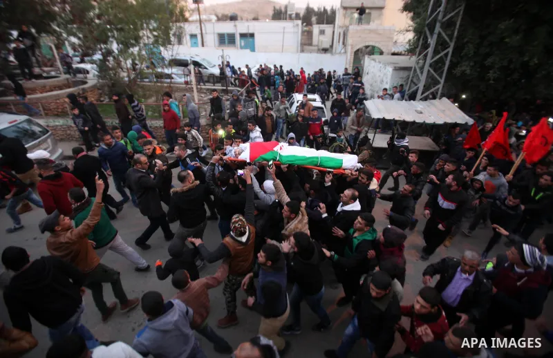 Mourners carry the body of Palestinian Mohammad Al-Salahe, 32, during his funeral in Al-Faraa refugee camp near the West Bank city of Nablus January 10, 2017. Photo by Nedal Eshtayah