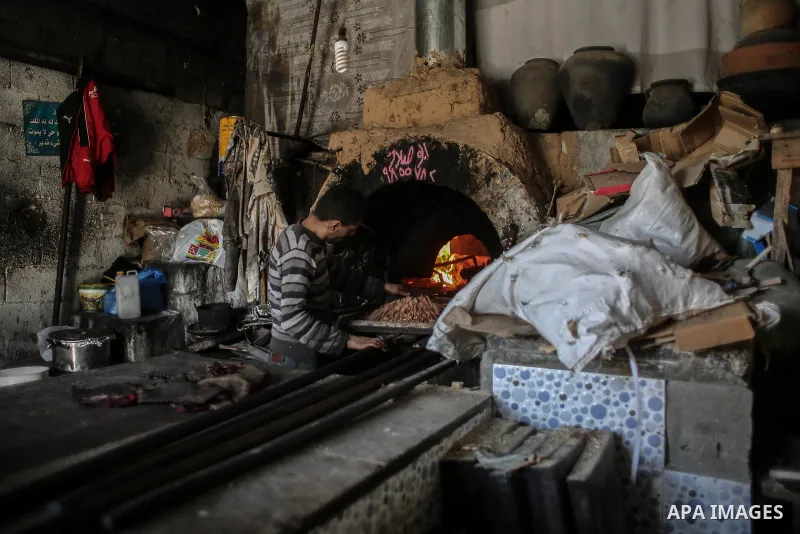A Palestinian baker makes food using a wood-fired oven at his traditional bakery in Gaza January 12, 2017. Power shortages in the Palestinian enclave have occurred repeatedly in recent weeks, with homes in Gaza City typi...