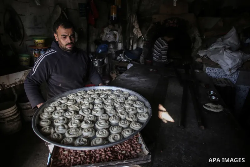 Palestinian bakers make food using a wood-fired oven at their traditional bakery in Gaza January 12, 2017. Power shortages in the Palestinian enclave have occurred repeatedly in recent weeks, with homes in Gaza City typi...