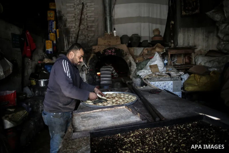 Palestinian bakers make food using a wood-fired oven at their traditional bakery in Gaza January 12, 2017. Power shortages in the Palestinian enclave have occurred repeatedly in recent weeks, with homes in Gaza City typi...