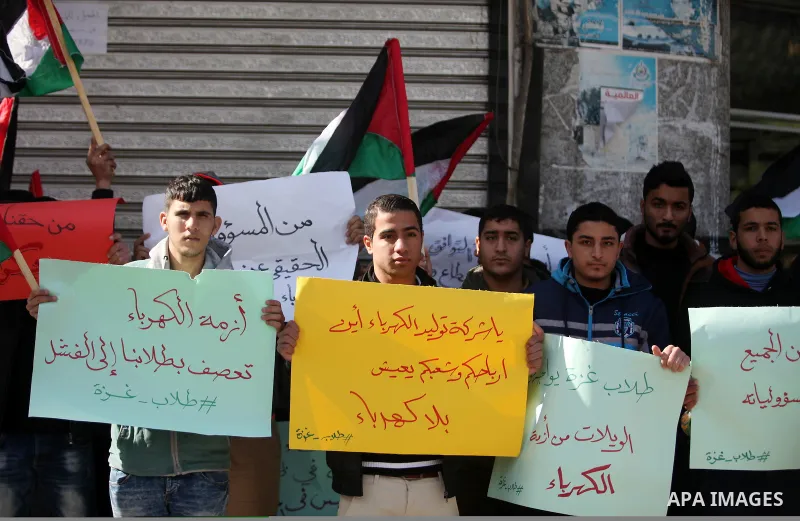 Palestinians take part in a demonstration against the ongoing electricity shortages in Gaza city on January 15, 2017. Power shortages in the Palestinian enclave have occurred repeatedly in recent weeks, with homes in Gaz...