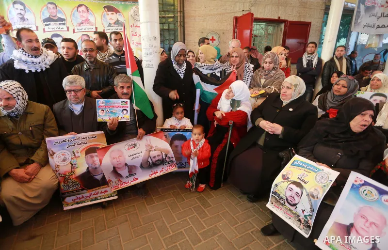 Palestinians take part during a protest to show solidarity with prisoners held in Israeli Jails, in front of Red cross office in Gaza city, on January 16, 2017. Photo by Mohammed Asad
