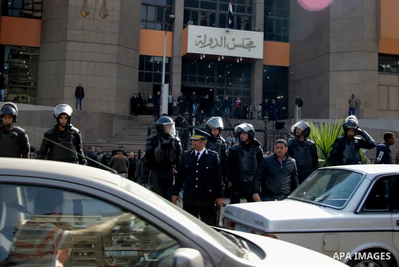 Egyptian riot policemen take position after the Supreme Administrative Court upheld on January 16, 2017 a ruling voiding a government agreement to hand over two Red Sea islands of Tiran and Sanafir to Saudi Arabia in a d...