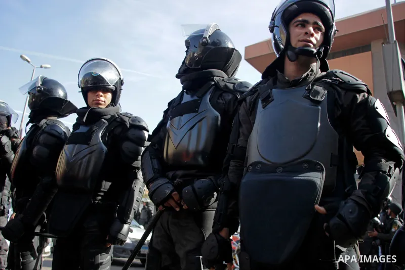 Egyptian riot policemen take position after the Supreme Administrative Court upheld on January 16, 2017 a ruling voiding a government agreement to hand over two Red Sea islands of Tiran and Sanafir to Saudi Arabia in a d...