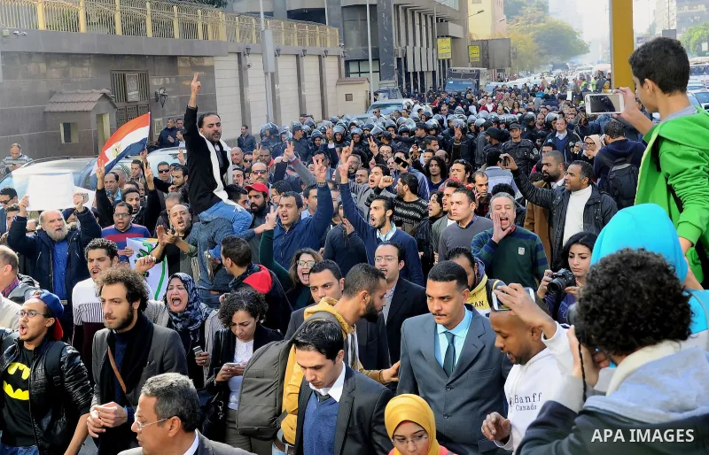 Egyptians shot slogans as they celebrate after the Supreme Administrative Court upheld on January 16, 2017 a ruling voiding a government agreement to hand over two Red Sea islands Tiran and Sanafir to Saudi Arabia in a d...