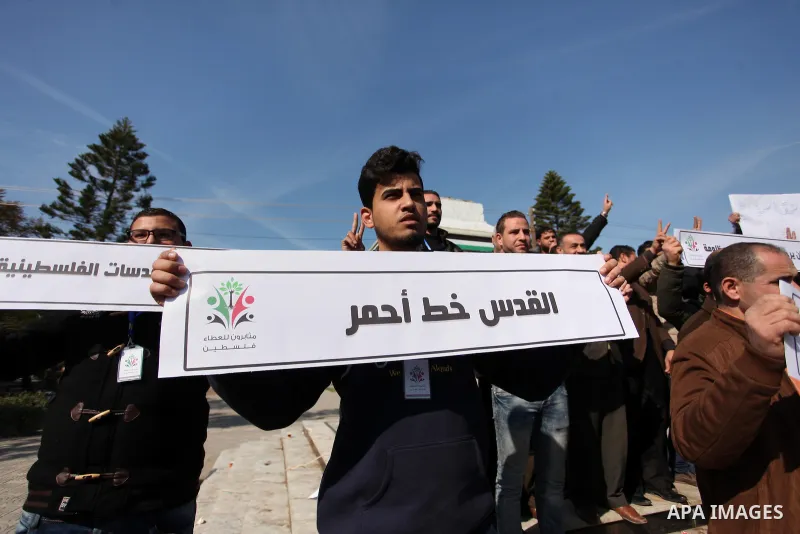 Palestinians hold placards during a demonstration against proposed plans by President-elect Donald Trump to move the US embassy in Israel to Jerusalem, in Gaza city, on January 16, 2017. Photo by Ashraf Amra