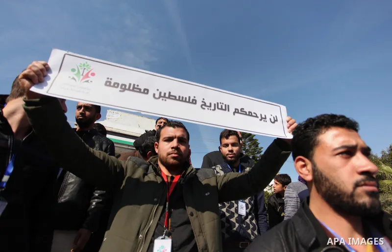 Palestinians hold placards during a demonstration against proposed plans by President-elect Donald Trump to move the US embassy in Israel to Jerusalem, in Gaza city, on January 16, 2017. Photo by Ashraf Amra