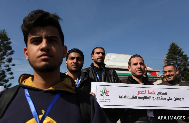 Palestinians hold placards during a demonstration against proposed plans by President-elect Donald Trump to move the US embassy in Israel to Jerusalem, in Gaza city, on January 16, 2017. Photo by Ashraf Amra