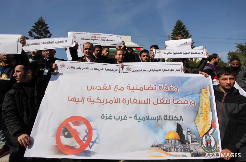 Palestinians hold placards during a demonstration against proposed plans by President-elect Donald Trump to move the US embassy in Israel to Jerusalem, in Gaza city, on January 16, 2017. Photo by Ashraf Amra