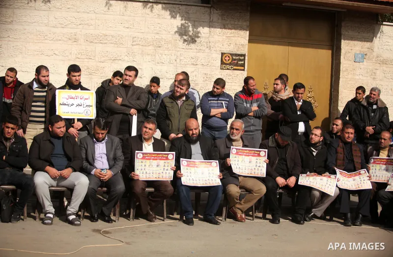 Palestinian supporters of the Islamic Jihad Movement, hold placards during a protest to show solidarity with Palestinian prisoners held in Israeli Jails, in front of Red cross office in Gaza city, on January 17, 2017. Ph...
