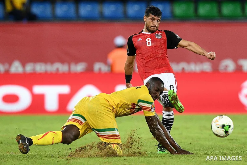 Egypt's Players compete with Malian players during the 2017 Africa Cup of Nations group D football match between Mali and Egypt in Port-Gentil on January 17, 2017. Photo by Stranger