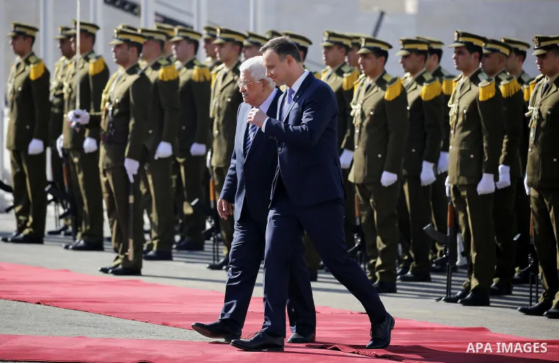 Palestinian president Mahmoud Abbas and Polish President Andrzej Duda review the honour guard upon the latter's visit to the West Bank town of Bethlehem on January 18, 2017. Photo by Wisam Hashlamoun