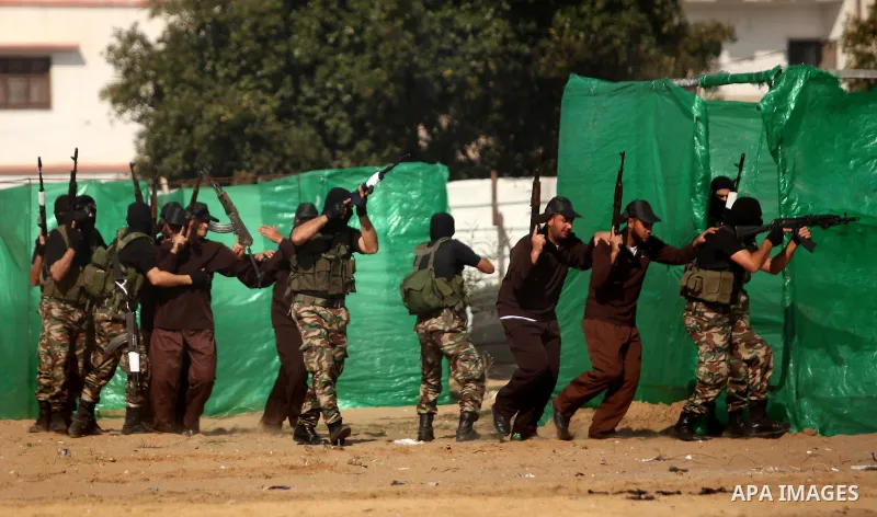 Members of Palestinian National Security Forces loyal to Hamas demonstrate their skills during a military graduation ceremony, in Gaza City January 22, 2017. Photo by Ashraf Amra