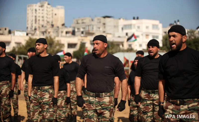 Members of Palestinian National Security Forces loyal to Hamas demonstrate their skills during a military graduation ceremony, in Gaza City January 22, 2017. Photo by Ashraf Amra