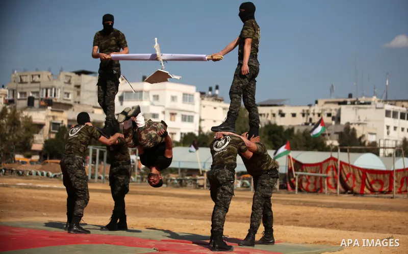 Members of Palestinian National Security Forces loyal to Hamas demonstrate their skills during a military graduation ceremony, in Gaza City January 22, 2017. Photo by Ashraf Amra