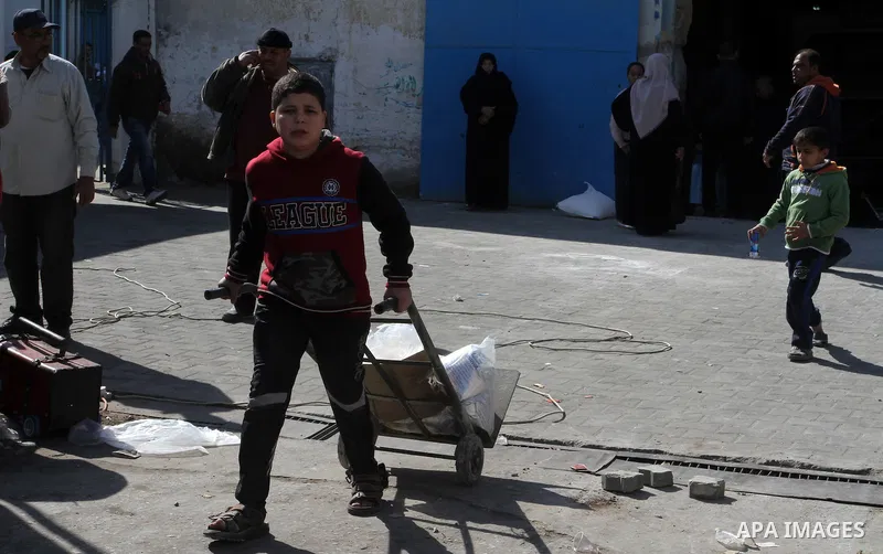 Palestinians receive their monthly food aid at a United Nations distribution center (UNRWA) in the southern Gaza Strip town of Rafah, on January 22, 2017. Photo by Abed Rahim Khatib