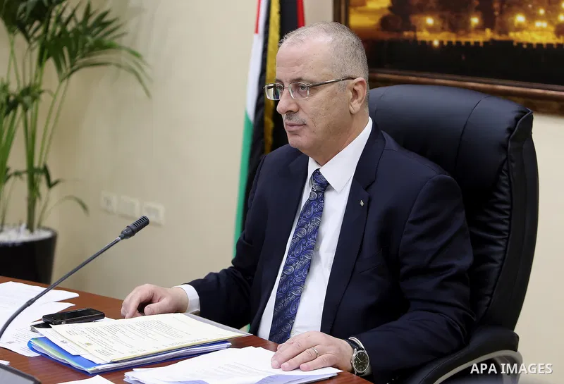 Palestinian Prime Minister Rami Hamdallah chairs a meeting of council of Ministers in the West Bank city of Ramallah, on January 24, 2017. Photo by Prime Minister Office