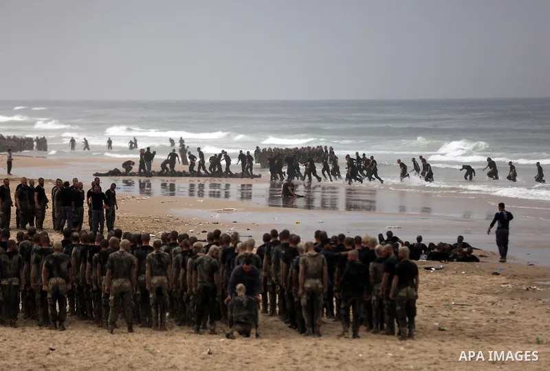 Members of Palestinian National Security Forces loyal to Hamas take part during a military training program, at the beach of the Mediterranean sea on the coast of Gaza city, on January 26, 2017. Photo by Yasser Qudih