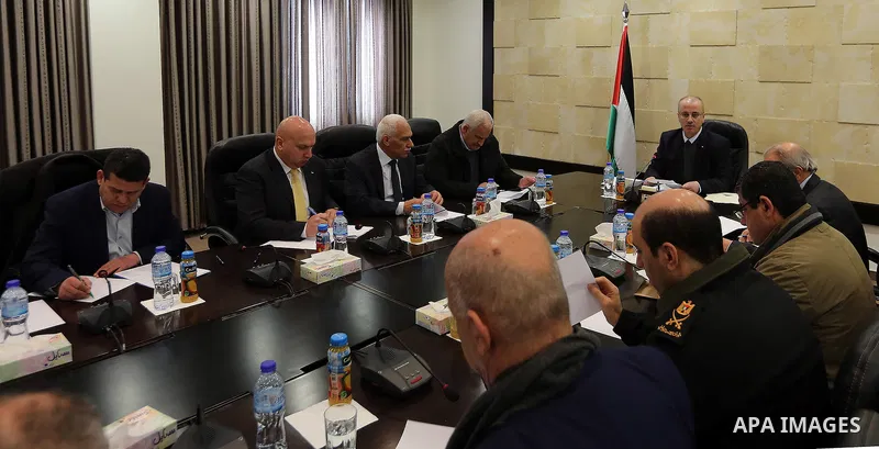 Palestinian Prime Minister, Rami Hamadallah, chairs a meeting of the Security establishment leaders in the West Bank city of Ramallah, on January 29, 2017. Photo by Prime Minister Office