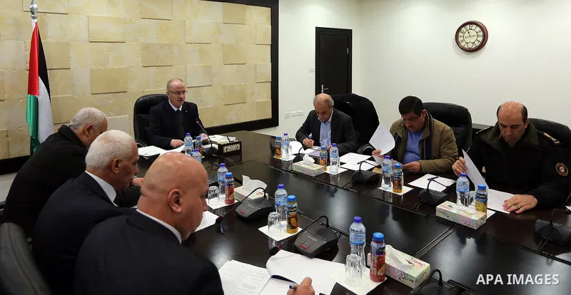 Palestinian Prime Minister, Rami Hamadallah, chairs a meeting of the Security establishment leaders in the West Bank city of Ramallah, on January 29, 2017. Photo by Prime Minister Office