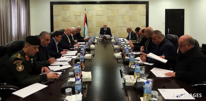 Palestinian Prime Minister, Rami Hamadallah, chairs a meeting of the Security establishment leaders in the West Bank city of Ramallah, on January 29, 2017. Photo by Prime Minister Office
