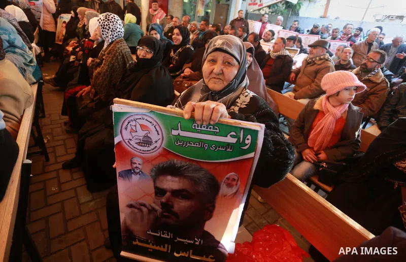 Palestinians hold placards during a protest to show solidarity with Palestinian prisoners held in Israeli Jails, in front of Red cross office in Gaza city, on January 30, 2017. Photo by Mohammed Asad
