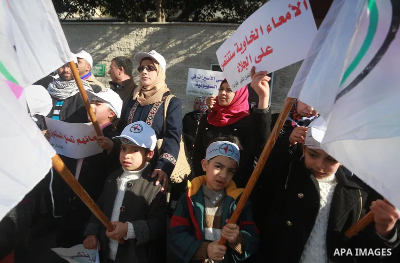 Palestinians hold placards during a protest to show solidarity with Palestinian prisoners held in Israeli Jails, in front of Red cross office in Gaza city, on January 30, 2017. Photo by Mohammed Asad