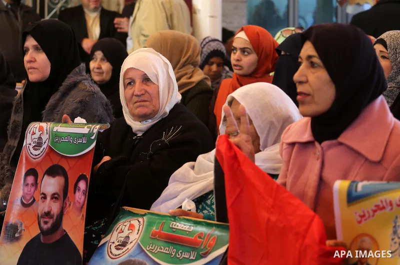 Palestinians hold placards during a protest to show solidarity with Palestinian prisoners held in Israeli Jails, in front of Red cross office in Gaza city, on January 30, 2017. Photo by Mohammed Asad