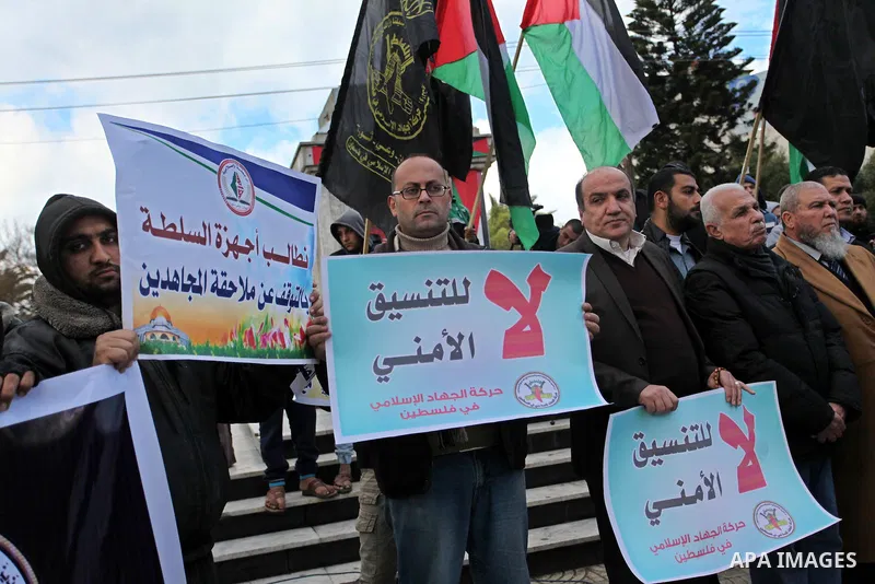 Palestinian supporters of the Islamic Jihad Movement hold placards during a protest against the security coordination and the political arrests in the West Bank, in Gaza city on January 31, 2017. Photo by Ashraf Amra